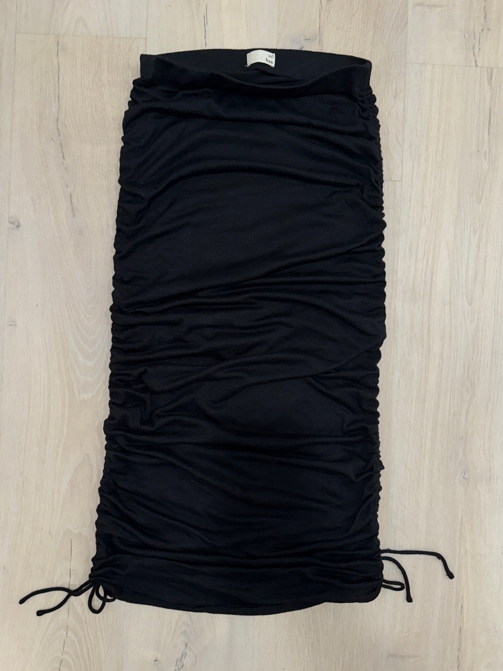 Aritzia’s Wilfred Free Black Ruched Drawstring Midi Skirt